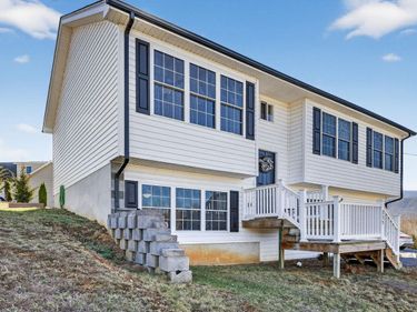 235 LOCUSTDALE LOOP, SHENANDOAH, VA 22849