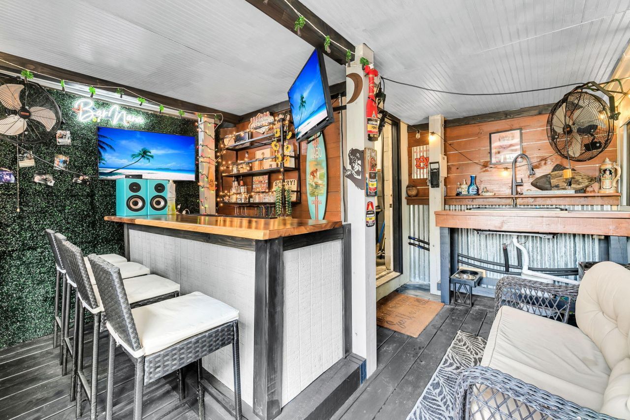 9 1/2 Halsey Street Photo 12