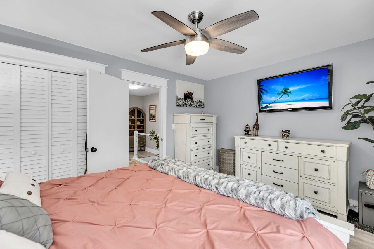 9 1/2 Halsey Street Photo 33