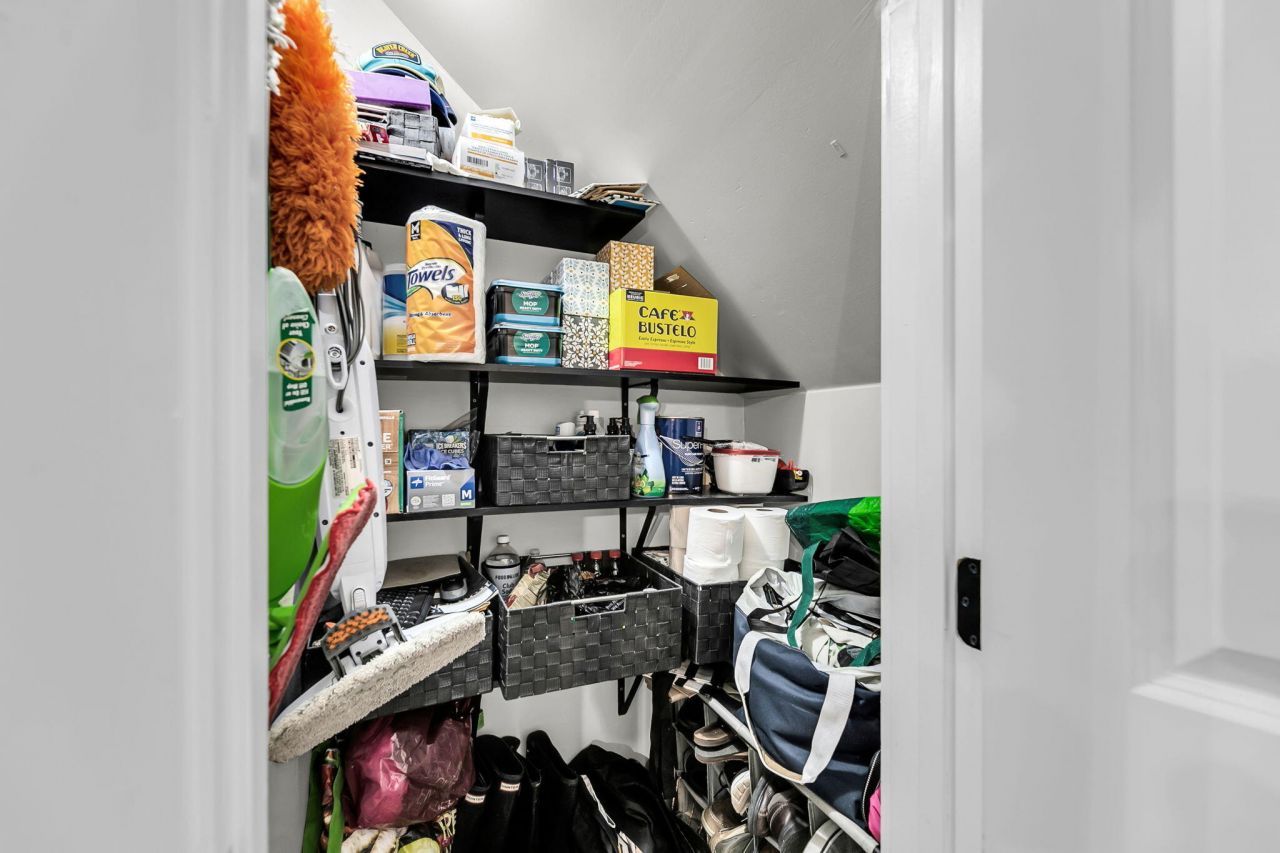 9 1/2 Halsey Street Photo 35