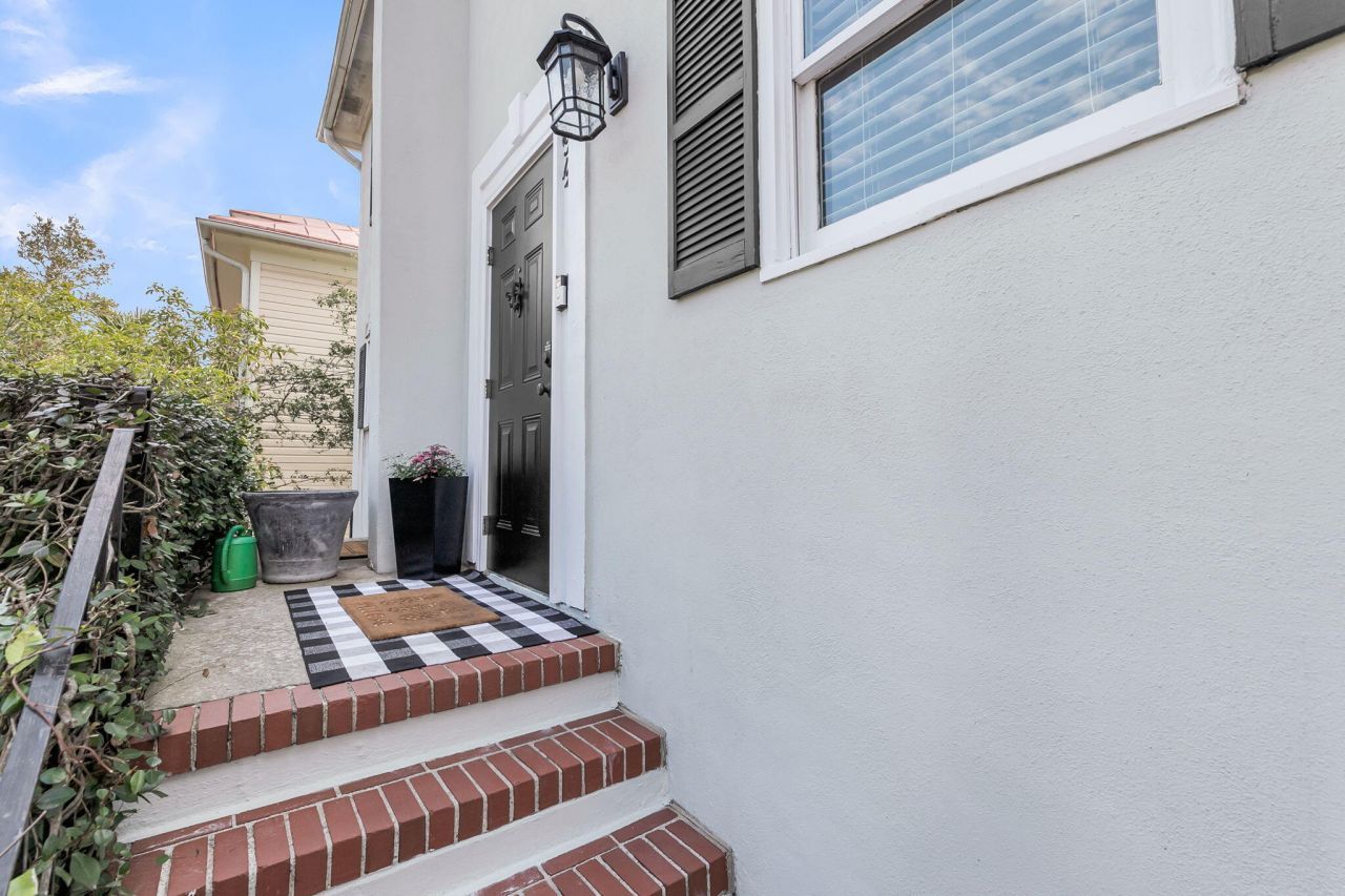 9 1/2 Halsey Street Photo 9