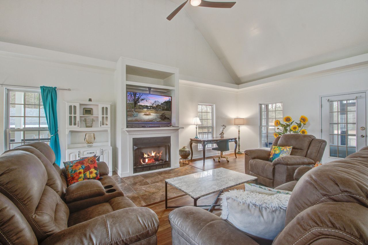 1214 Dehayville Drive Photo 8