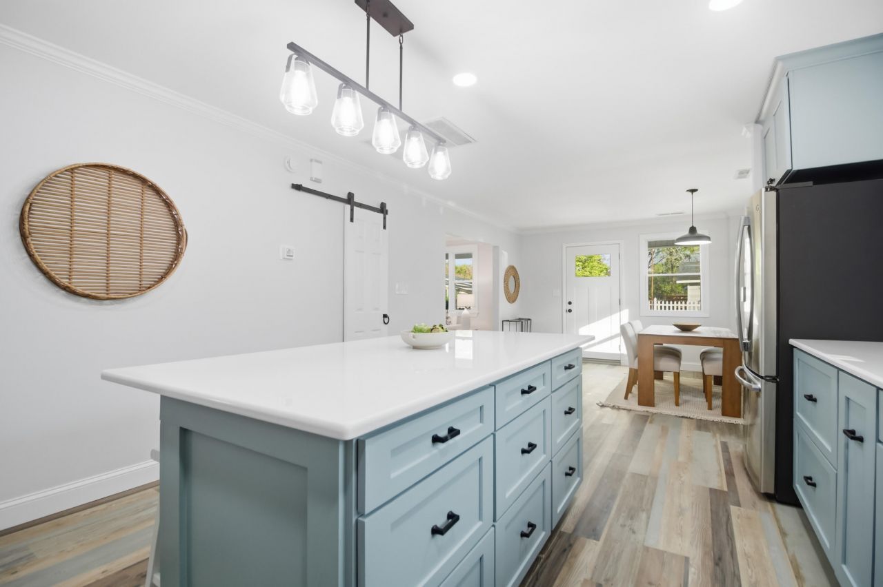 921 Hillsboro Drive Photo 16