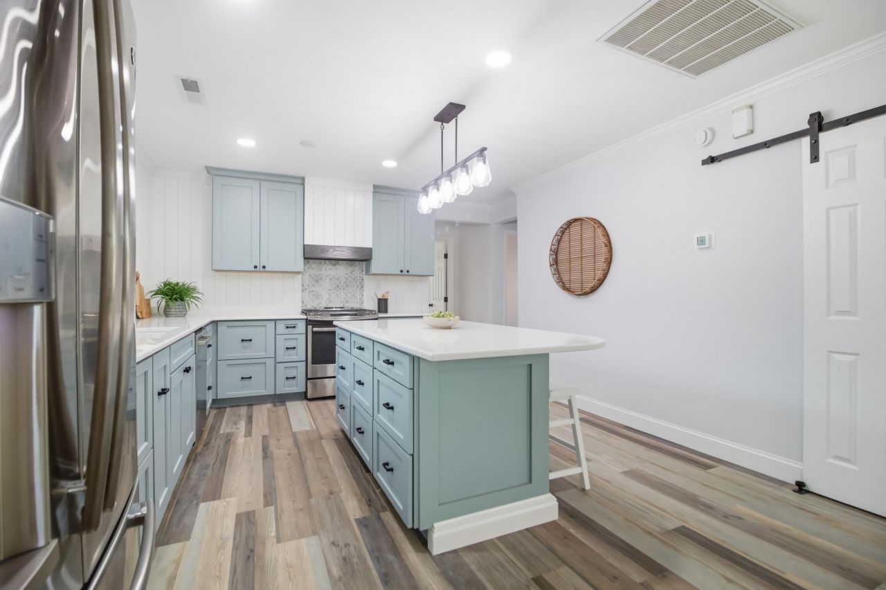 921 Hillsboro Drive Photo 18