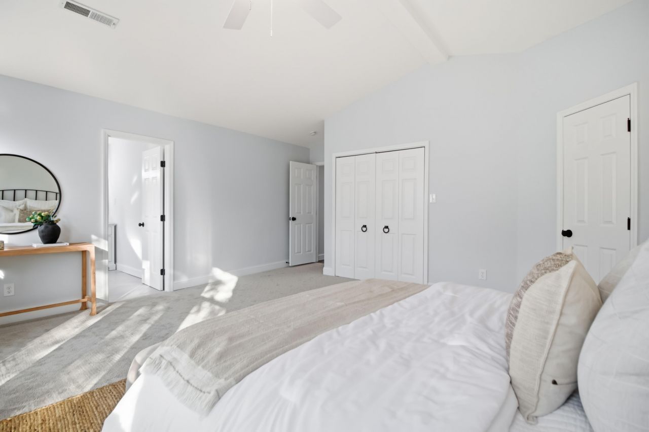 921 Hillsboro Drive Photo 22