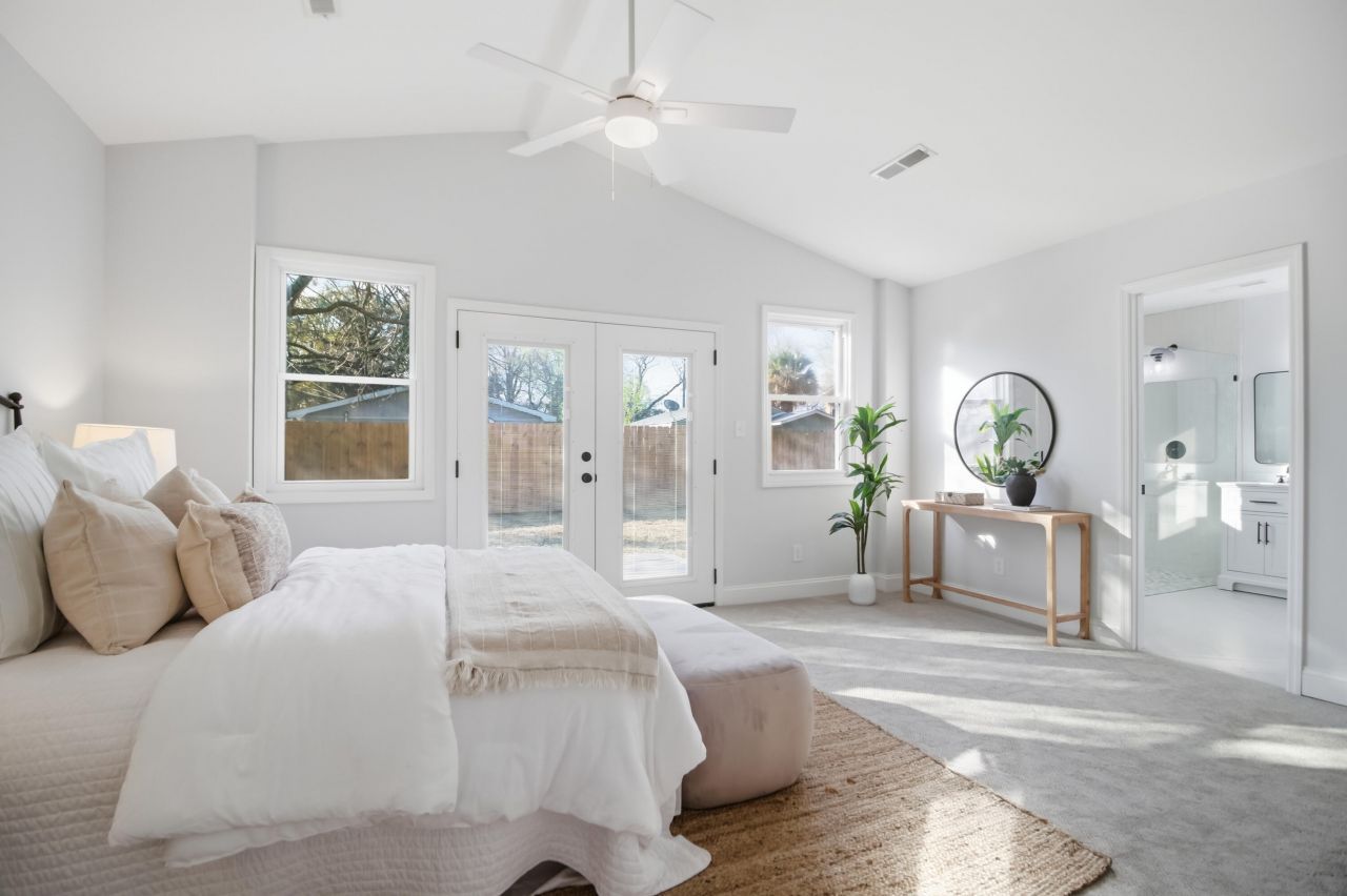 921 Hillsboro Drive Photo 23