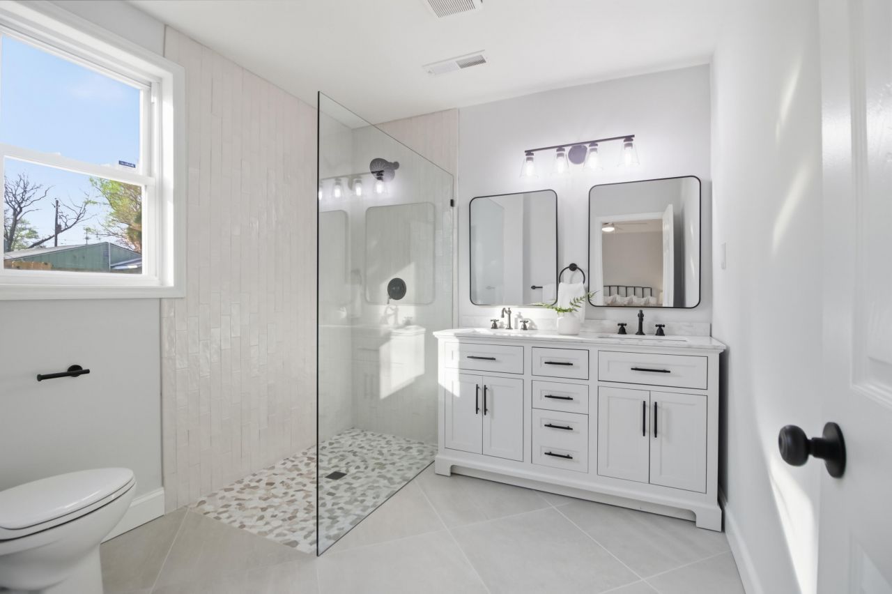 921 Hillsboro Drive Photo 24