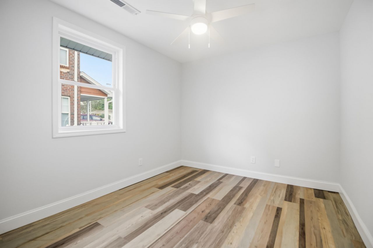 921 Hillsboro Drive Photo 33