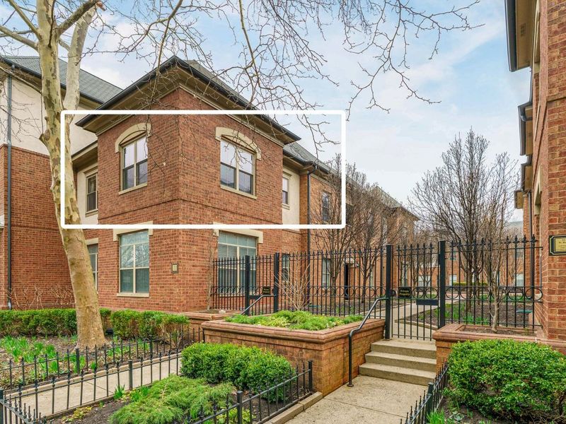 36 W Russell Street, Columbus, OH 43215 Photo 1