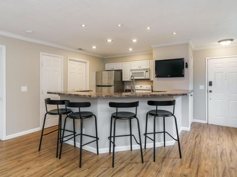 36 W Russell Street, Columbus, OH 43215 Photo 3