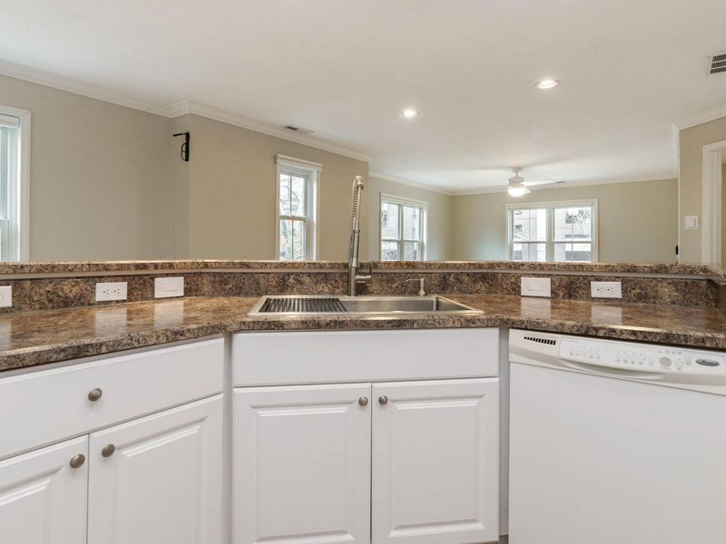 36 W Russell Street, Columbus, OH 43215 Photo 6