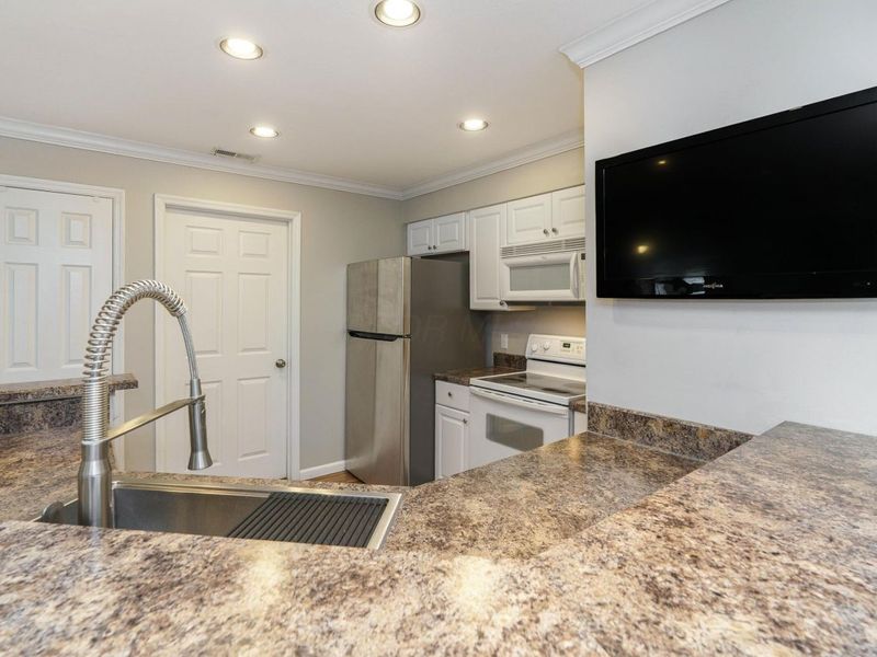 36 W Russell Street, Columbus, OH 43215 Photo 7