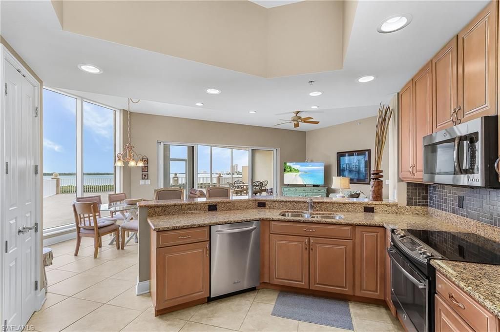4137 Bay Beach Ln, Unit 522, Fort Myers Beach, FL 33931 Photo