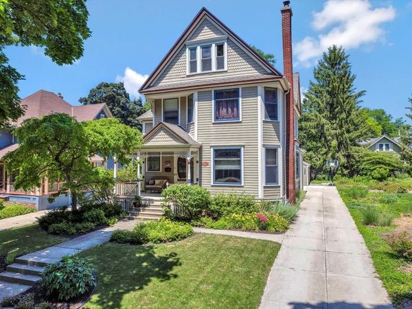 8100 W Chestnut STREET, Wauwatosa, WI 53213