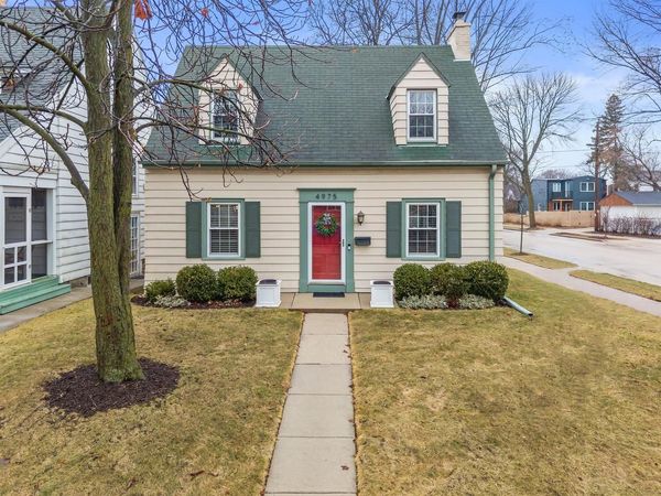 4975 N Hollywood AVENUE, Whitefish Bay, WI 53217