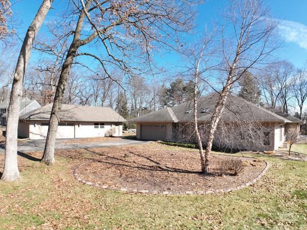 W307N6992 Club CIRCLE E, Hartland, WI 53029