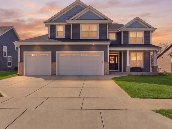 520 Edgewater DRIVE, West Bend, WI 53095