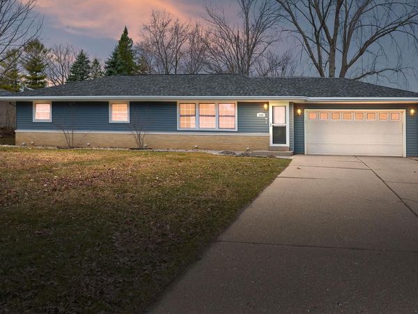 3355 S El Sirroco DRIVE, New Berlin, WI 53151