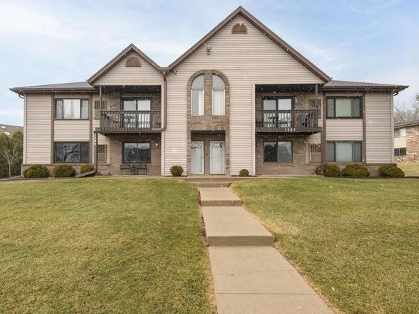1343 Meadowcreek DRIVE, Unit D, Pewaukee, WI 53072