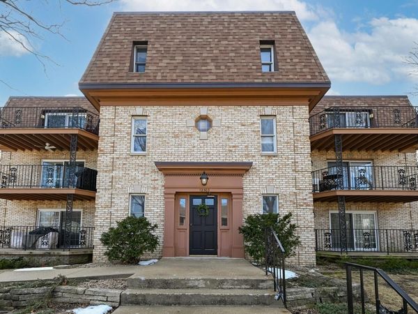 12303 W Center STREET, Unit 1A, Wauwatosa, WI 53222