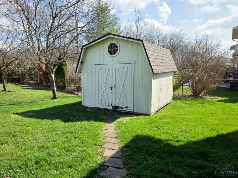 9296 Hare Drive, West Chester, OH 45069 Photo 6