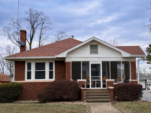 305 5th Street W, Benton, IL 62812