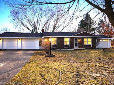 11043 Hamburg Road, Hamburg Twp, MI 48189