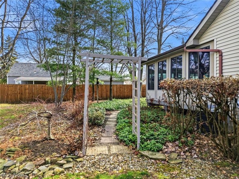 105 Ruth Avenue, Cortland, OH 44410 Photo 6