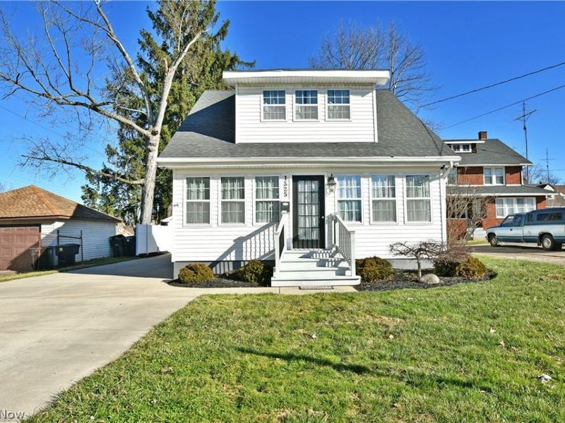 1525 Elm Road NE, Warren, OH 44483 Photo 1