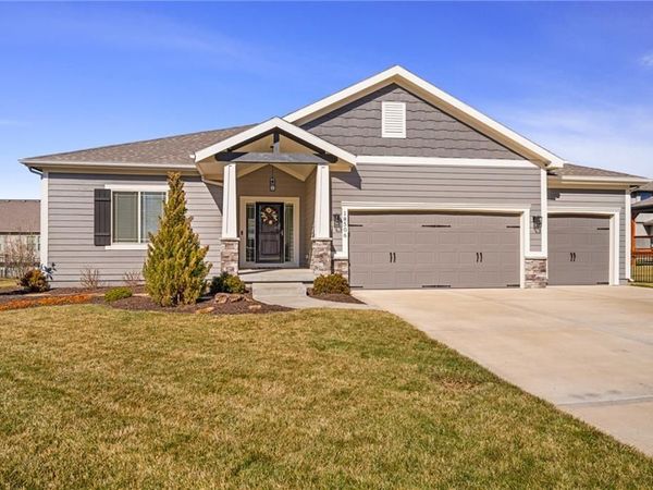18506 W 194th Terrace, Spring Hill, KS 66083