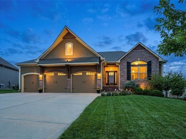 4560 NE Seneca Terrace, Lee's Summit, MO 64064