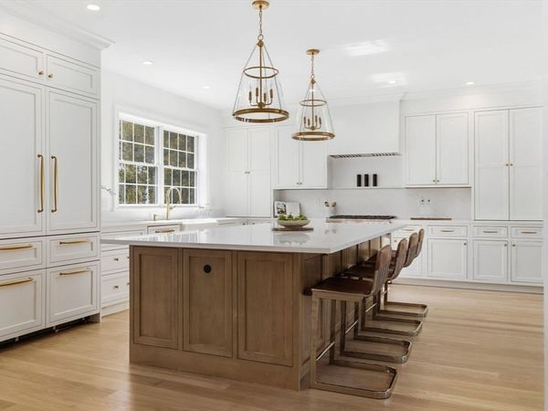 40 Foxcroft Rd, Winchester, MA 01890