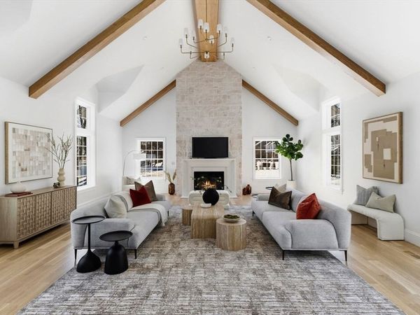 40 Foxcroft Rd, Winchester, MA 01890