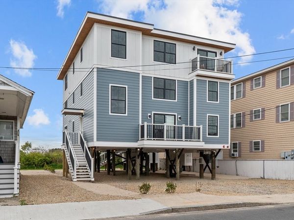 30 Cable Ave, Unit 2, Salisbury, MA 01952