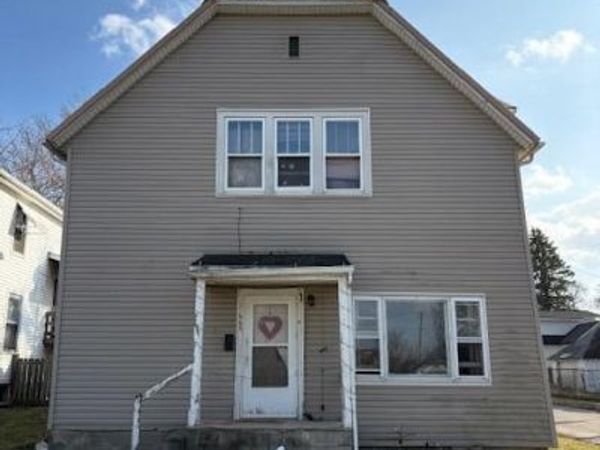 565 W Fremont Street , Fostoria, OH 44830