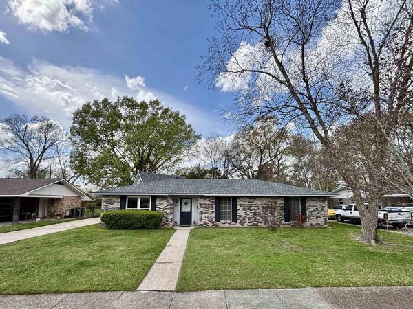 454 Wingate Dr, Baton Rouge, LA 70815