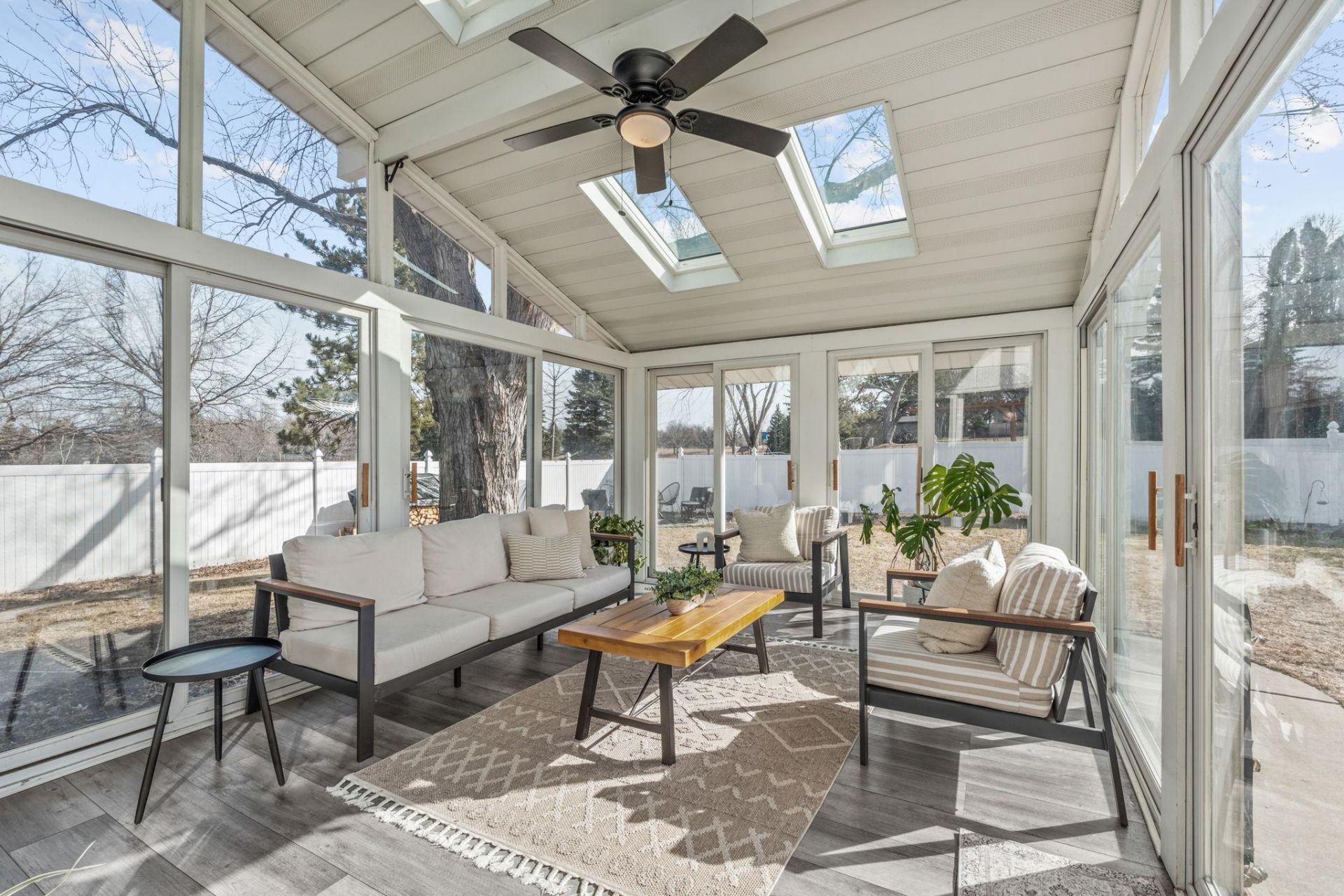 2946 Mcknight Road N, Maplewood, MN 55109