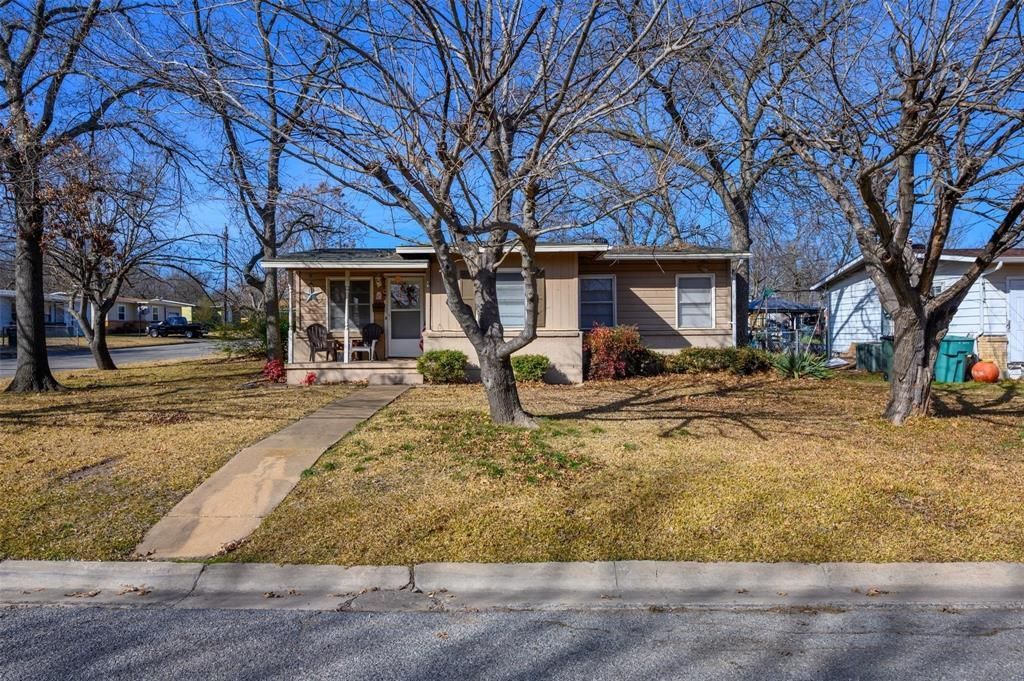 221 W Burton Street, Sherman, TX 75092 Main Photo