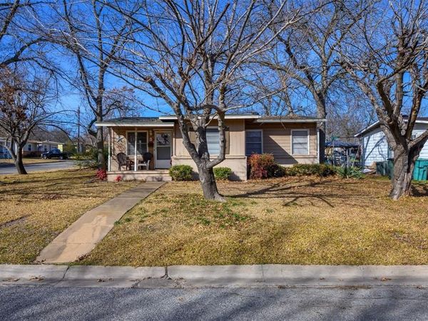 221 W Burton Street, Sherman, TX 75092