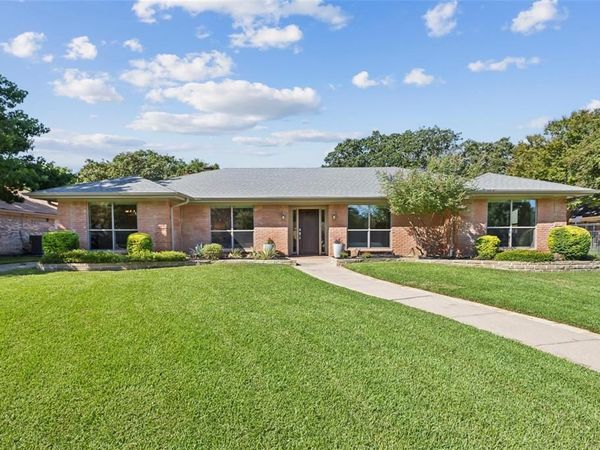10 Valley Wood Court, Trophy Club, TX 76262