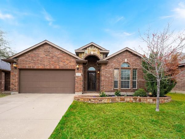 11921 Sundog Way, Fort Worth, TX 76244