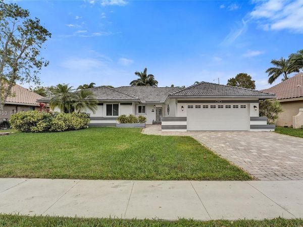1741 W Oak Knoll Cir , Davie, FL 33324
