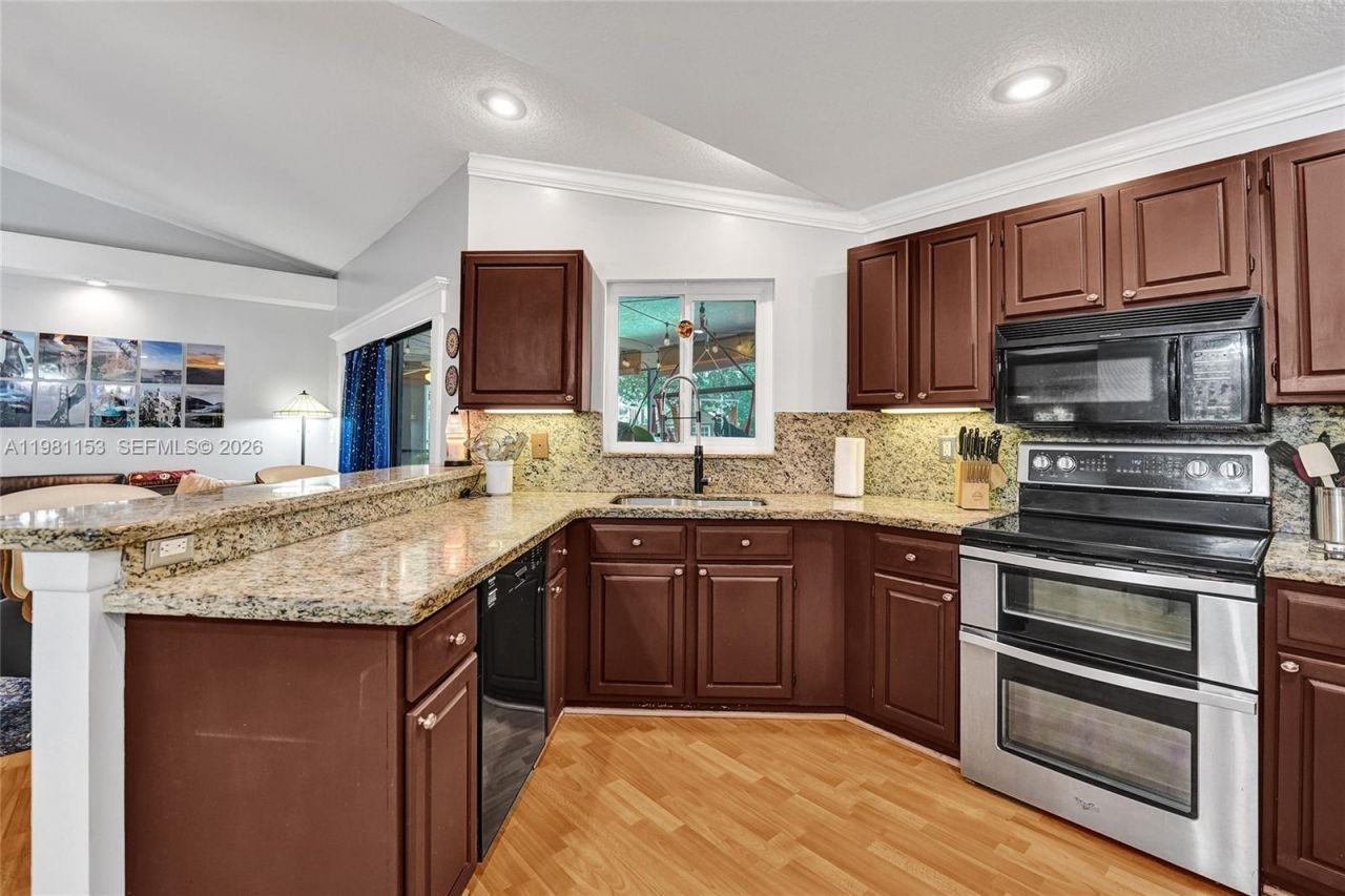 1741 W Oak Knoll Cir , Davie, FL 33324 Photo