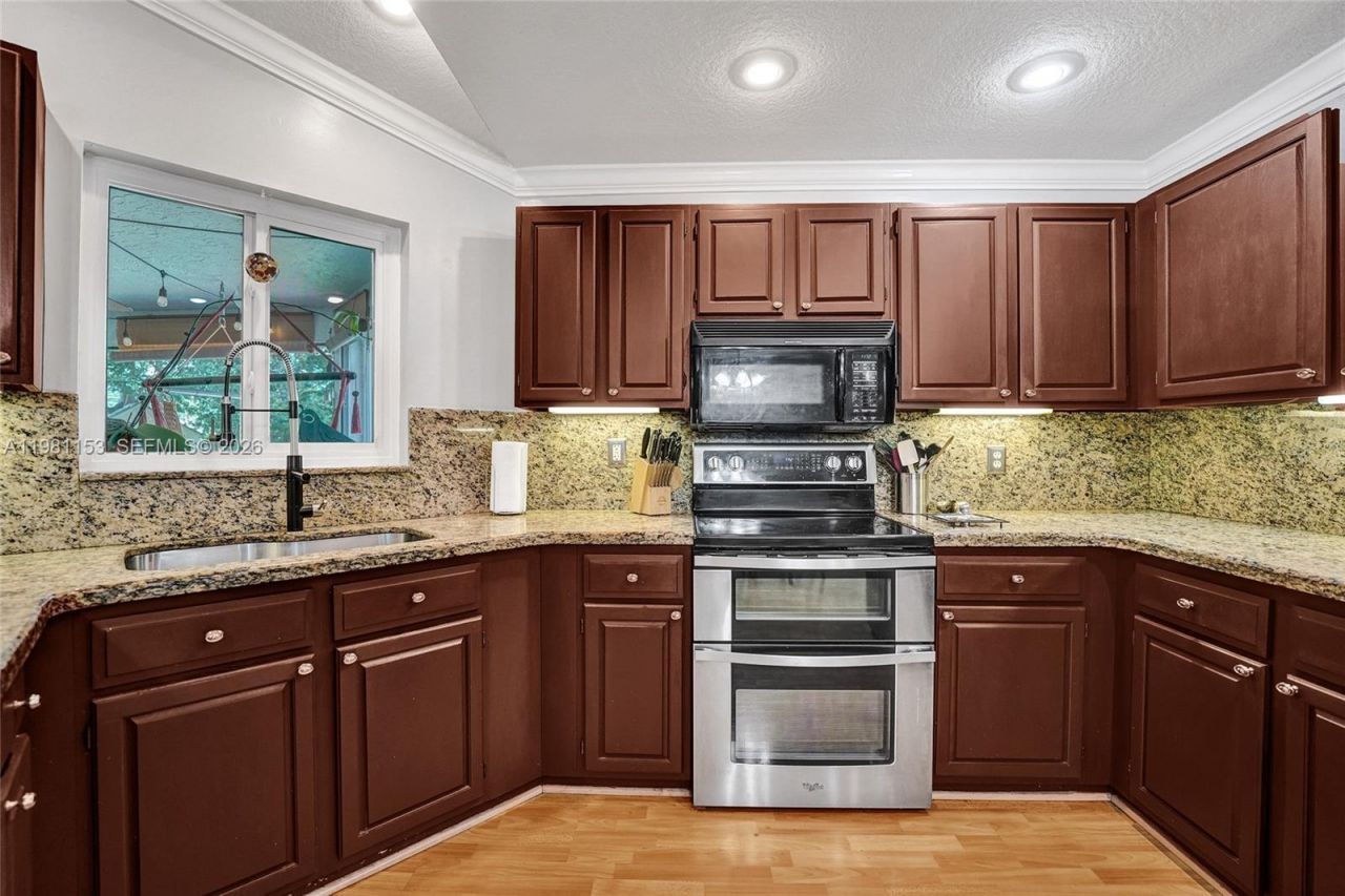 1741 W Oak Knoll Cir , Davie, FL 33324 Photo