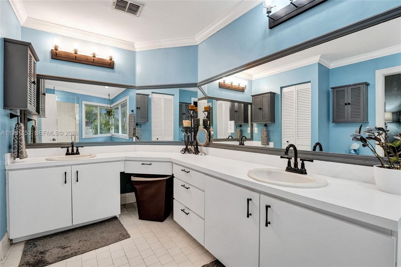 1741 W Oak Knoll Cir , Davie, FL 33324 Photo