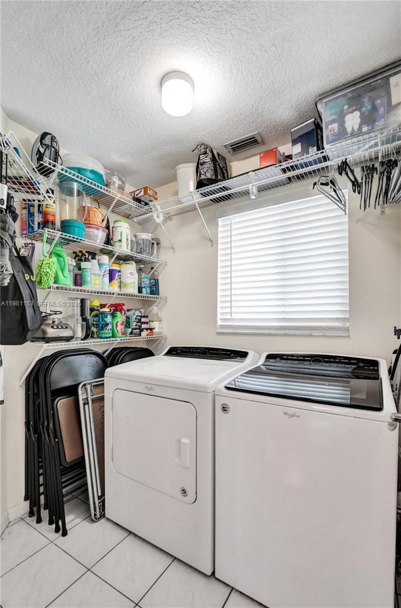 1741 W Oak Knoll Cir , Davie, FL 33324 Photo