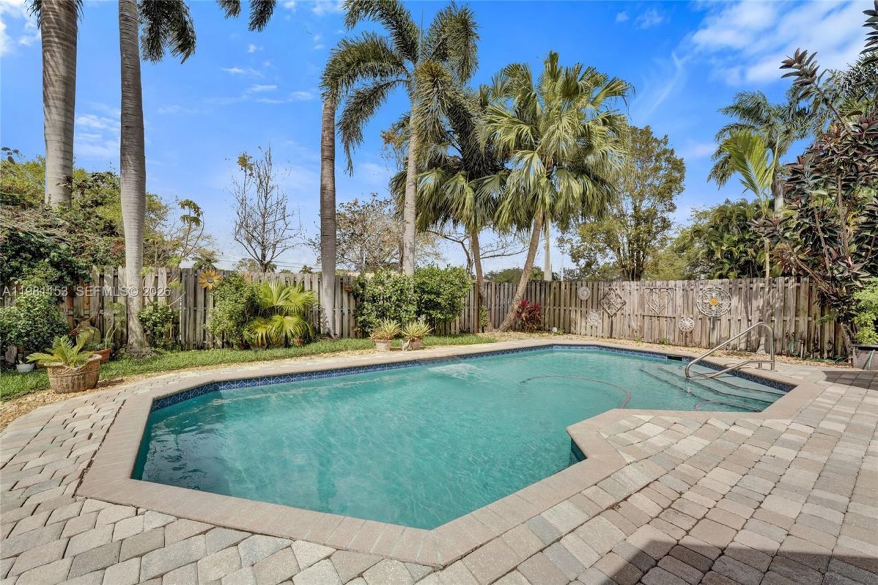 1741 W Oak Knoll Cir , Davie, FL 33324 Photo