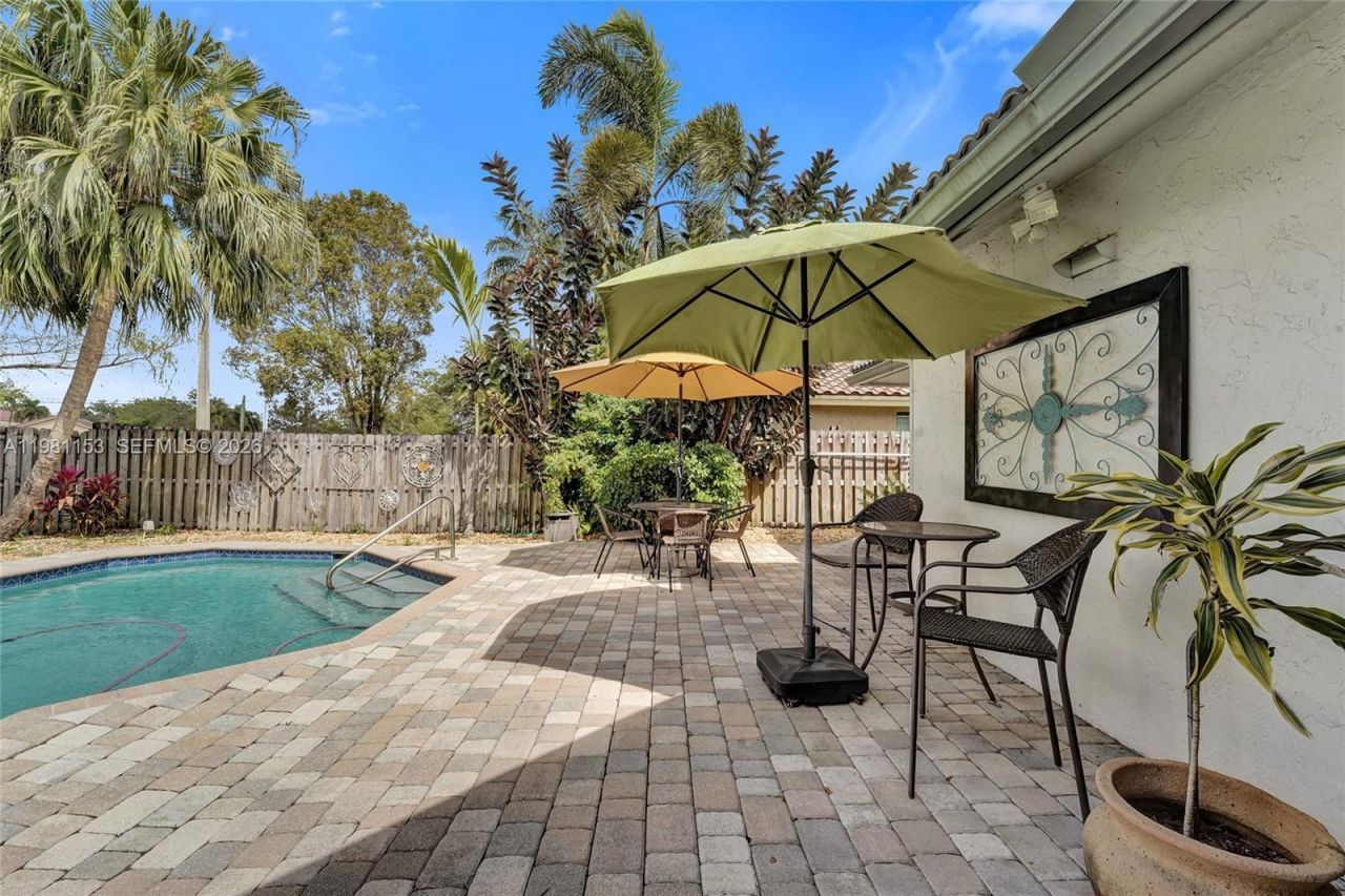 1741 W Oak Knoll Cir , Davie, FL 33324 Photo