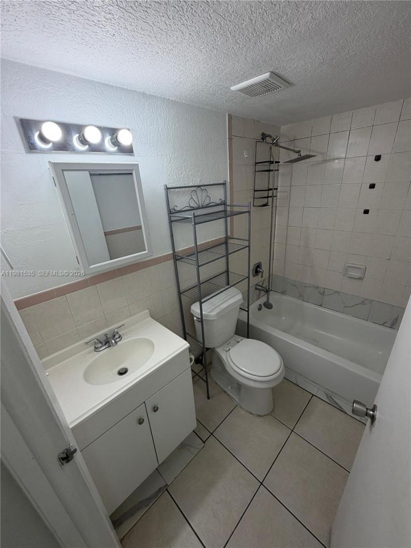 5702 W 26th Ave , Unit 5702, Hialeah, FL 33016 Photo