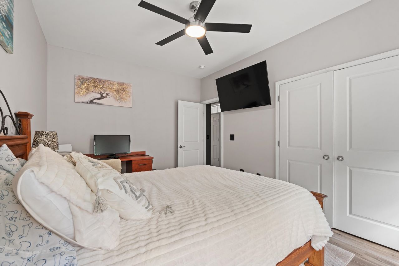 170 Summerlight Dr. Photo 20